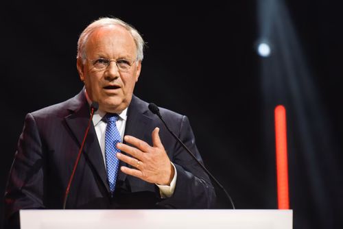 At the graduation ceremony held on Saturday morning, the students received their Master's degree in front of a crowd of 3,000 people made up of family and friends, professors and special EPFL guests.