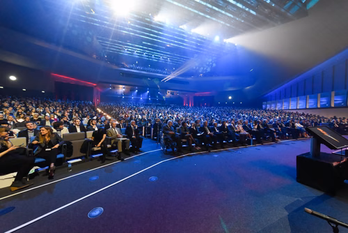 At the graduation ceremony held on Saturday morning, the students received their Master's degree in front of a crowd of 3,000 people made up of family and friends, professors and special EPFL guests.