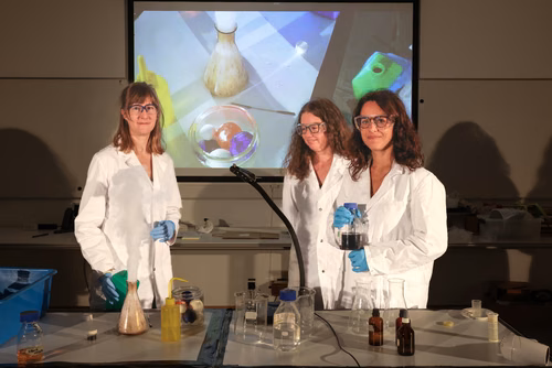 Marion Albertini, Fabrizia Dutto et Pauline Ruffiot sont médiatrices scientifiques au Service de promotion des sciences. Ce dernier propose un vaste panel d’activités pour le public et les jeunes, en particulier pour les filles.