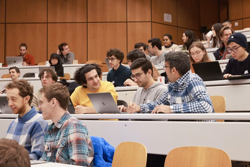 La conférence sur les systèmes de traitement de l'information neuronale (NeurIPS) est la principale conférence sur l'apprentissage automatique.