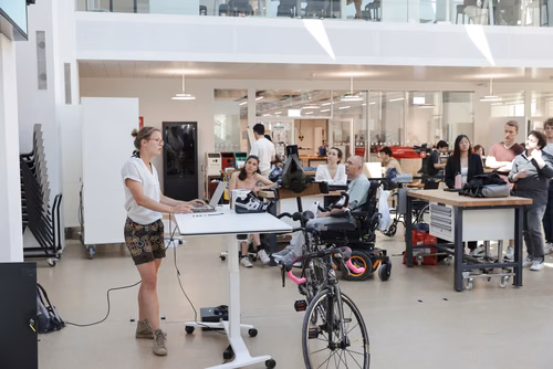 L’Assistive Technologies Challenge, a pour objectif de donner la possibilité aux étudiants de concevoir et de développer, pour et avec des personnes en situation de handicap, des solutions technologiques manifestes.