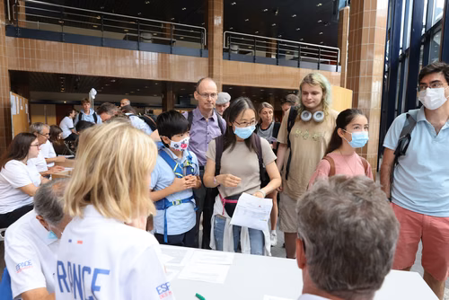Le championnat des jeux mathématiques et logiques est une compétition populaire et scolaire organisée chaque année à l’échelon européen. Il voit s’affronter des passionné·e·s de mathématiques de toutes générations venus d’une douzaine de pays. Sa finale internationale, qui a traditionnellement lieu à Paris, sera cette année organisée à Lausanne (EPFL). La FSJM gère depuis plus de 30 ans l’organisation de ce championnat en Suisse. Finale sur le Campus EPFL