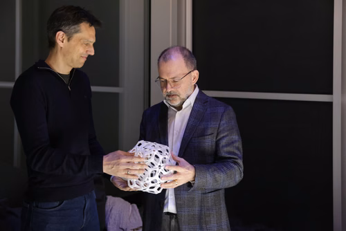 The exhibition Shapes: Patterns in Art and Science explores the richness of the natural and artificial patterns that surround us. Bringing together art, mathematics, materials science and biology, it highlights the shared fascination of scientists and artists with geometric, dynamic and symmetrical structures. Opening