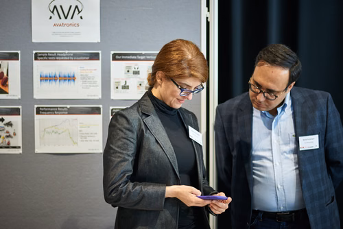 19 entrepreneurs ont “pitché” devant près de 300 personnes lors de la Startup Champions Seed Night coorganisée par l’EPFL Alumni et venturelab au Forum Rolex Learning Center. Daniel Yanisse (MT’12), CEO et co-fondateur de Checkr, était l’invité d’honneur de cette édition.