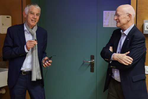 A l'occasion du dernier cours de Claude Nicollier, ses amis, collègues et famille lui ont fait la surprise d'être présents