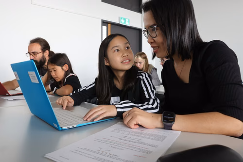 Le Meet up national annuel du Coding club des filles sur le campus de l’EPFL Service de promotion des sciences SPS 