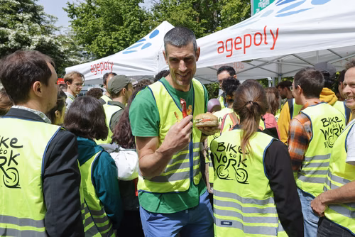 Bike to work is a team challenge that encourages the EPFL community to cycle to campus during May and June.
