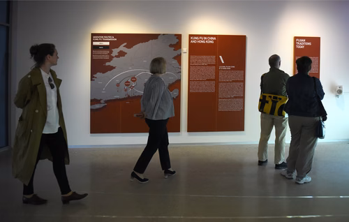 Kung Fu Motion retrace l’histoire dynamique des arts martiaux traditionnels de la Chine méridionale et de Hong Kong, vernissage