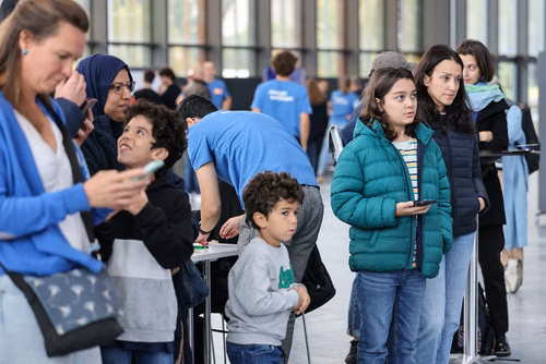 To celebrate 100 years of quantum science and technology, we invite you to discover the strange and fascinating world of quantum physics through hands-on activities, interactive demonstrations, workshops, and engaging talks.