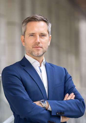Mirko Kovac professeur titulaire de l’EPFL à la Faculté de l’environnement naturel, architectural et construit de l’EPFL (ENAC)