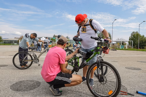 Cap sur l'Ouest, la fête du district de l’Ouest lausannois en mobilité douce, débarque à nouveau à l'EPFL avec une halte festive sur la place Cosandey !