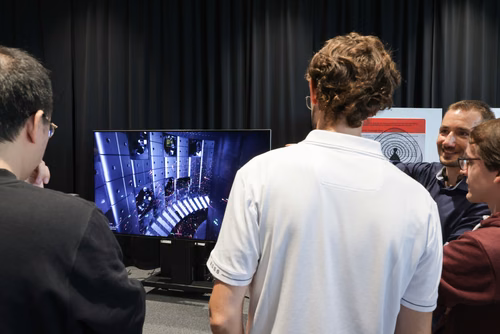 On September 21st, EPFL celebrate the 30th anniversary of its flagship experiment, the Tokamak à Configuration Variable (TCV). Operated by the Swiss Plasma Center as part of the EUROfusion Consortium, it is one of the key European facilities for the ITER project, which aims to demonstrate the scientific and technological feasibility of fusion as an energy source, and the development of DEMO, whose objective is to prove its commercial feasibility. The TCV Tokamak represents a major asset in the global effort