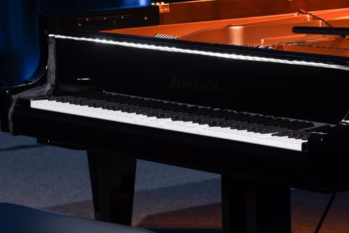 Dans le cadre de l’exposition Musica ex Machina, EPFL Pavilions présente un concert exceptionnel entre mathématiques, musique et pensée computationnelle, donné par le pianiste, compositeur et improvisateur américano-taïwanais Kit Armstrong.
