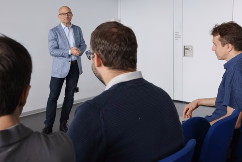 Cours Turing adressés aux gymnasiens, gymnasiennes de suisse romande. Ces cours sont organisés par la faculté IC