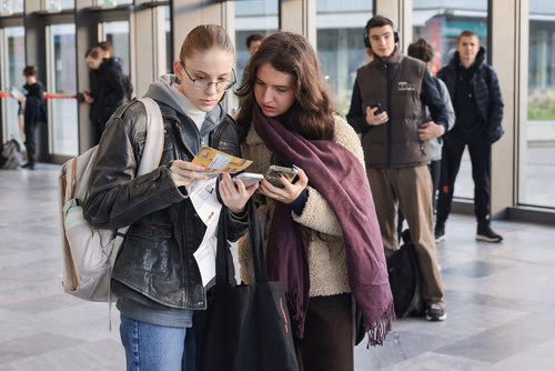 Un événement d’envergure pour préparer son avenir. Comme chaque année, l’EPFL, via son Service de promotion de l’éducation et en collaboration avec ses facultés, se réjouit d'accueillir les gymnasiennes et gymnasiens sur son campus. L’École propose de venir découvrir ses filières de formation, sa communauté estudiantine, son corps enseignant, ses équipes de recherche, les divers services dédiés aux étudiantes et étudiants débutant à l’EPFL, ainsi que les multiples associations chargées d’animer la vie socia