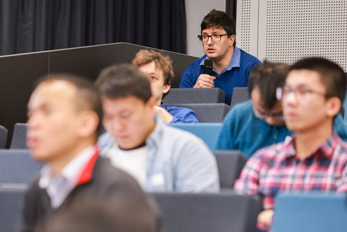 L'apprentissage automatique a été la principale force motrice pour amener l'intelligence artificielle dans le monde réel. Cet atelier vise à réunir des étudiants et des jeunes chercheurs de l'EPFL-CIS et du RIKEN-AIP et à discuter des dernières réalisations, applications et défis de l'apprentissage automatique. Cet événement fait partie d'une série d'échanges institutionnels entre le RIKEN-AIP et l'EPFL-CIS depuis 2020, basés sur un protocole d'accord entre les deux institutions visant à établir une relatio