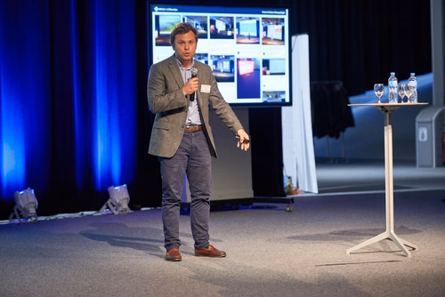22 entrepreneurs ont participé au concours de “pitch” devant 400 personnes lors de la Startup Champions Seed Night coorganisée par l’EPFL Alumni et venturelab au Forum Rolex Learning Center. Tej Tadi (PhD SV’11), fondateur et CEO de MindMaze, était l’invité d’honneur de cette édition.