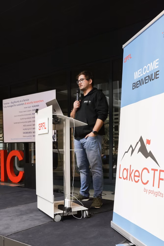 Capture The Flag (capture du drapeau) ou CTF est une compétition de cybersécurité dont le but est de faire de l’ingénierie inverse, de décrypter et de pirater des systèmes informatiques pour capturer des drapeaux et gagner des points pour son équipe. Cérémonie des prix