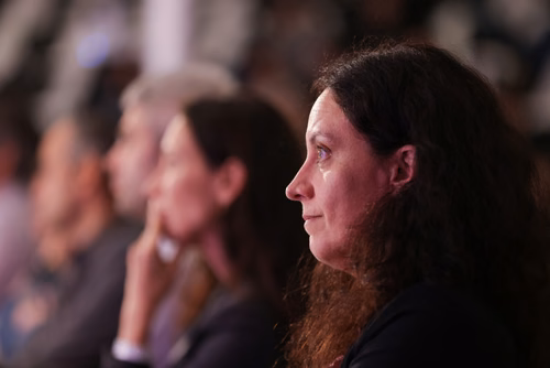 La fondation WISH de l’EPFL a choisi de décerner à la physicienne quantique Michelle Simmons le prix Erna Hamburger 2023 pour sa brillante carrière à la pointe de son domaine, ainsi que pour son engagement en faveur de la diversité et des MINT. Une cérémonie de remise de prix se tiendra aujourd'hui à l’EPFL.