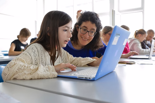 Le Meet up national annuel du Coding club des filles sur le campus de l’EPFL Service de promotion des sciences SPS 