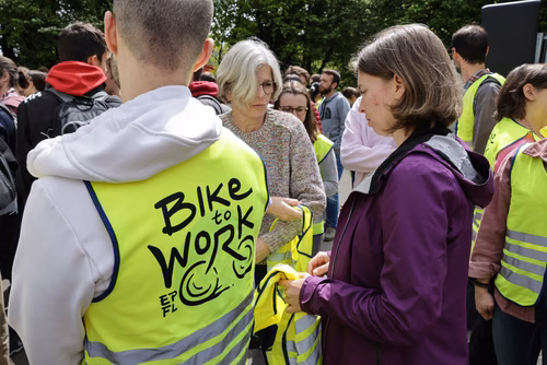 Bike to work is a team challenge that encourages the EPFL community to cycle to campus during May and June.