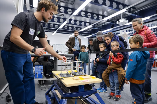 La découverte des sciences et des technologies au cœur du campus, pour les adultes et les enfants.