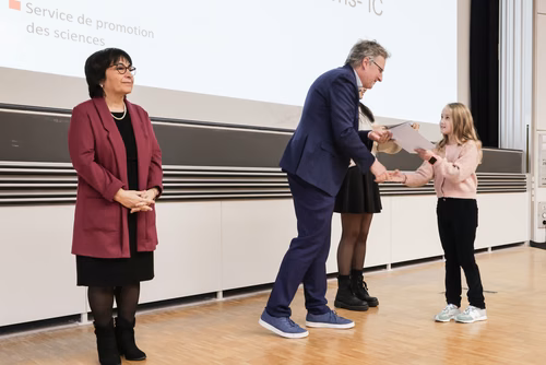 Remise attestations "Internet & Code pour les filles" Service de la promotion des Sciences de l'EPFL