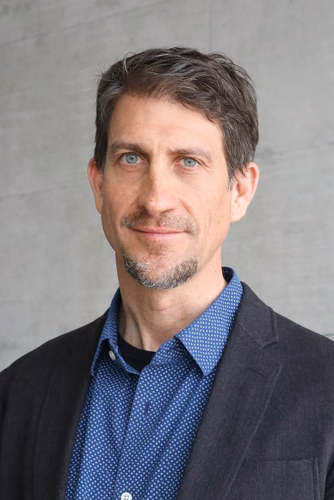 Christophe Moser professeur ordinaire de microtechnique à la Faculté des sciences et techniques de l’ingénieur (STI)