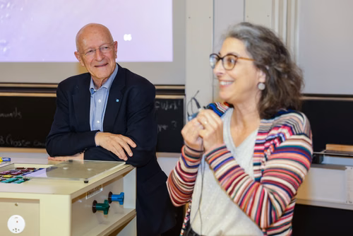 A l'occasion du dernier cours de Claude Nicollier, ses amis, collègues et famille lui ont fait la surprise d'être présents