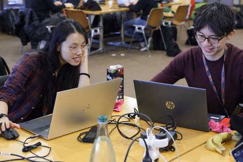 Capture The Flag (capture du drapeau) ou CTF est une compétition de cybersécurité dont le but est de faire de l’ingénierie inverse, de décrypter et de pirater des systèmes informatiques pour capturer des drapeaux et gagner des points pour son équipe. Final