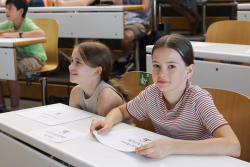 Remises des attestations pour les enfants du Jura 2023 En présence du Ministre de l’éducation du Canton du Jura, M. Martial Courtet Service de promotion des Sciences 