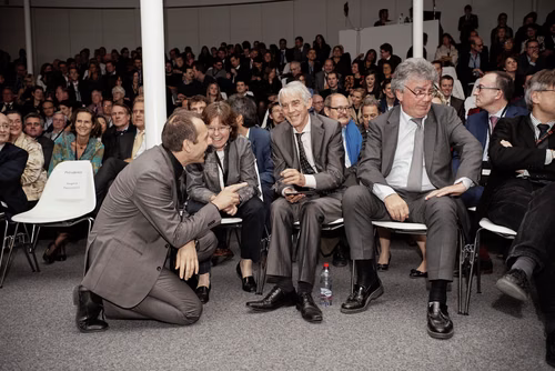 La première édition du gala EPFL Alumni a réuni près de 650 diplômé.es au Rolex Learning Center. Ils ont pu participer à une soirée festive et entendre le Prof. Patrick Aebischer – Président de l’EPFL jusqu’à fin 2016 – et le Prof. Martin Vetterli – Président de l’EPFL dès 2017 – échanger sur la transmission de Présidence.