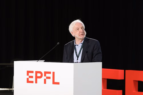 Cette année, la Faculté informatique et communications célèbre son 20e anniversaire, une étape importante dans un domaine qui s’est transformé au cours des deux dernières décennies. Durant cette période, des milliers d’étudiantes et étudiants en bachelor, en master et en doctorat ont obtenu leur diplôme, et ont ensuite contribuer à l’évolution de la branche, tant dans le milieu universitaire que dans le secteur privé.