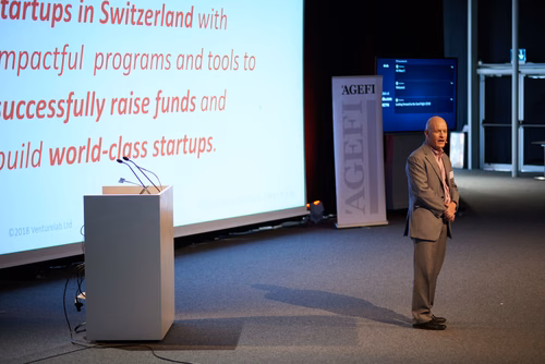 19 entrepreneurs ont “pitché” devant près de 300 personnes lors de la Startup Champions Seed Night coorganisée par l’EPFL Alumni et venturelab au Forum Rolex Learning Center. Daniel Yanisse (MT’12), CEO et co-fondateur de Checkr, était l’invité d’honneur de cette édition.