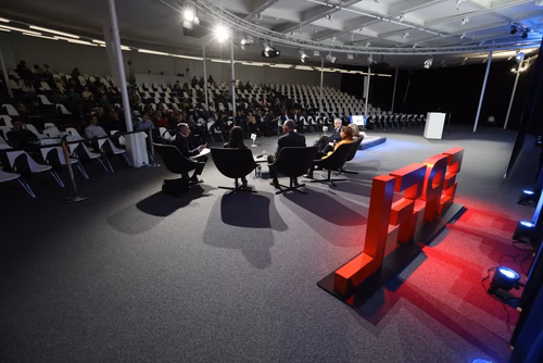 The EPFL EssentialTech Centre invites you to join 5 inspiring panelists in their reflections on how science and technology can be harnessed in the pusuit of peace. The objective is to identify how STEM can be leveraged to address all forms of violence.