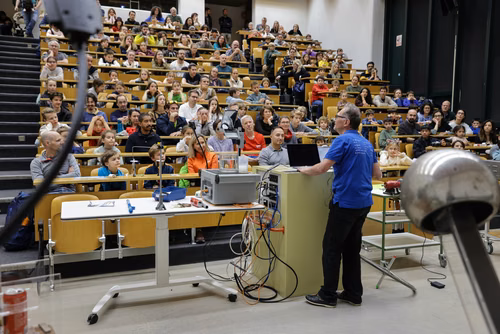 La découverte des sciences et des technologies au cœur du campus, pour les adultes et les enfants.