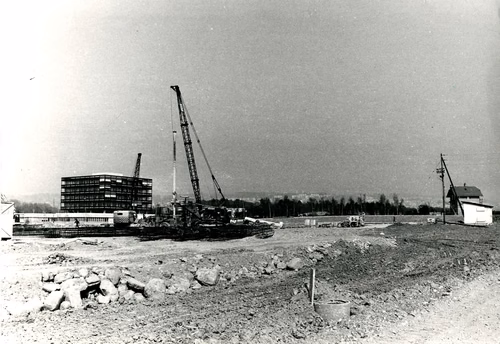 Dorigny, EPFL, halles de chimie.