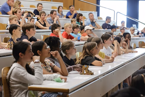 Remises des attestations pour les enfants du Jura 2023 En présence du Ministre de l’éducation du Canton du Jura, M. Martial Courtet Service de promotion des Sciences 
