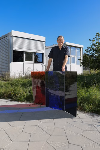 An EPFL study shows red light, like blue, causes stronger glare than white, challenging the century-old and globally used function that describes how the human eye responds to different light wavelengths. The findings have implications for standards and research, as well as for the comfort of building occupants. Senior scientist Jan Wienold with the colored filters used during the experiment.