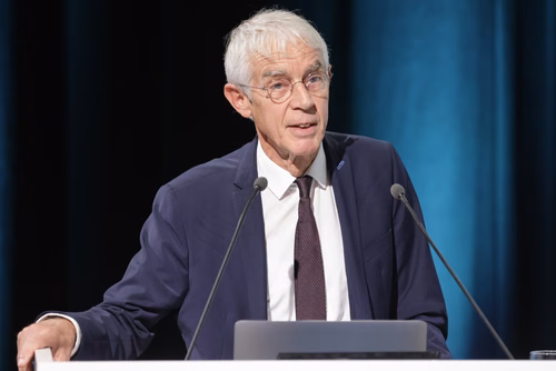 Jean-Pierre Danthine is Professor at the EPFL (Ecole Polytechnique Fédérale de Lausanne – College of Management of Technology), Managing Director of the Enterprise of Society Center (E4S) and President of the Paris School of Economics.