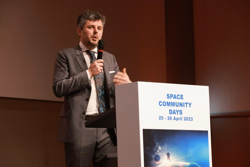 Challenges and opportunities in the space field. Practical and useful information for space industries and newcomers in the domain.