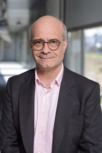 Laurent-Dominique Piveteau teaches strategic innovation management at the College of Technology Management. The new professor of practice, who is also CEO of Debiotech, draws on his experience in the field of medical technology transfer.