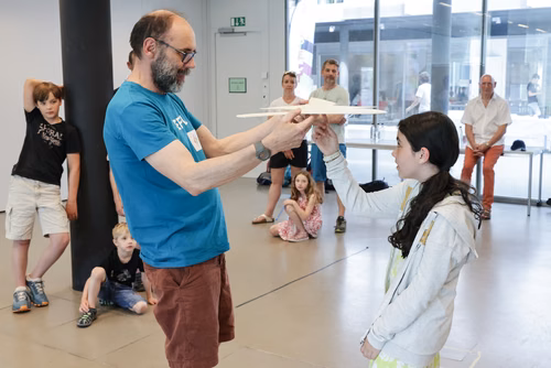 Remises des attestations pour les enfants du Jura 2023 En présence du Ministre de l’éducation du Canton du Jura, M. Martial Courtet Service de promotion des Sciences 