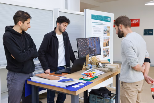La découverte des sciences et des technologies au cœur du campus, pour les adultes et les enfants.