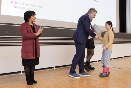 Remise attestations "Internet & Code pour les filles" Service de la promotion des Sciences de l'EPFL