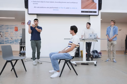 L’Assistive Technologies Challenge, a pour objectif de donner la possibilité aux étudiants de concevoir et de développer, pour et avec des personnes en situation de handicap, des solutions technologiques manifestes.