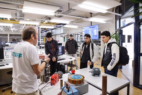 La découverte des sciences et des technologies au cœur du campus, pour les adultes et les enfants.