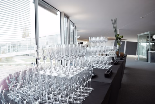 La première édition du gala EPFL Alumni a réuni près de 650 diplômé.es au Rolex Learning Center. Ils ont pu participer à une soirée festive et entendre le Prof. Patrick Aebischer – Président de l’EPFL jusqu’à fin 2016 – et le Prof. Martin Vetterli – Président de l’EPFL dès 2017 – échanger sur la transmission de Présidence.