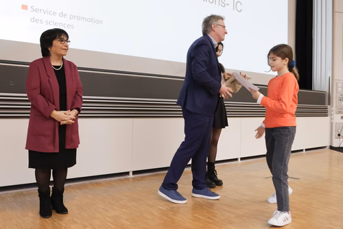 Remise attestations "Internet & Code pour les filles" Service de la promotion des Sciences de l'EPFL