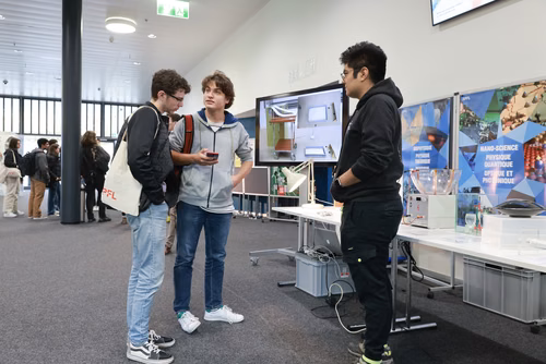 Un événement d’envergure pour préparer son avenir. Comme chaque année, l’EPFL, via son Service de promotion de l’éducation et en collaboration avec ses facultés, se réjouit d'accueillir les gymnasiennes et gymnasiens sur son campus. L’École propose de venir découvrir ses filières de formation, sa communauté estudiantine, son corps enseignant, ses équipes de recherche, les divers services dédiés aux étudiantes et étudiants débutant à l’EPFL, ainsi que les multiples associations chargées d’animer la vie socia